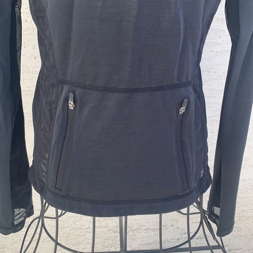 Lululemon Mesh Define Jacket - Picture 10 of 15